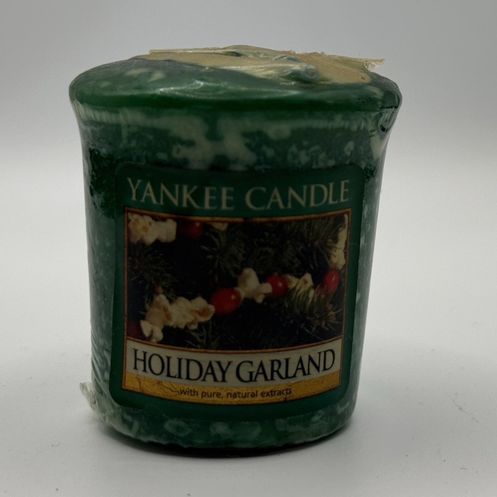Yankee Candle Holiday Garland 1.75 oz Sampler Candle with Retired Scent